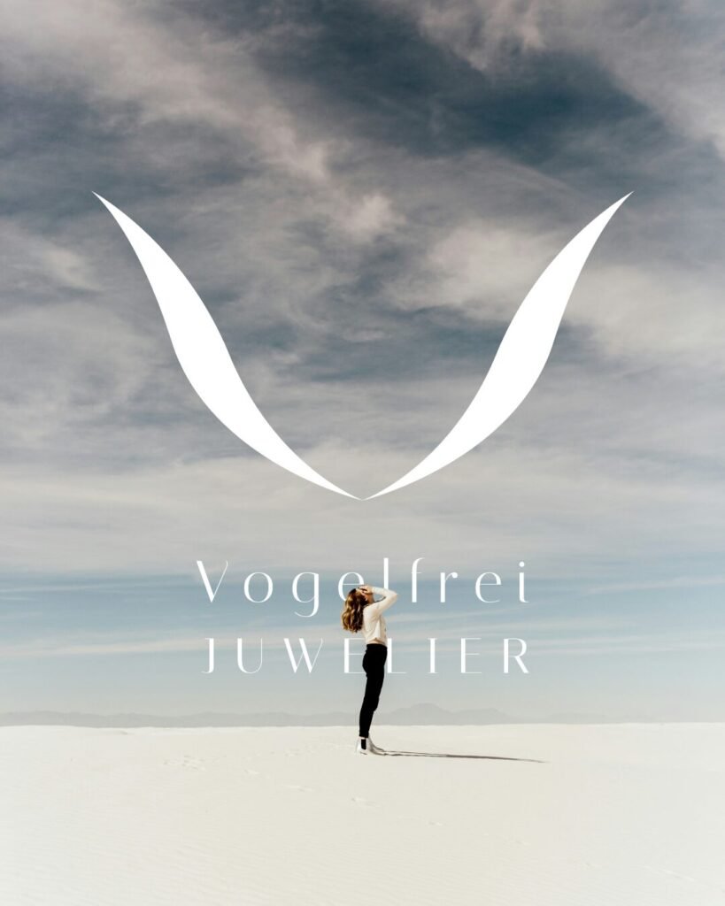 logo Schmuckatelier with woman with raised arms in the background in front of a seascape